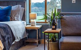 Stunning Rural Stay With Idyllic Views & Great Location